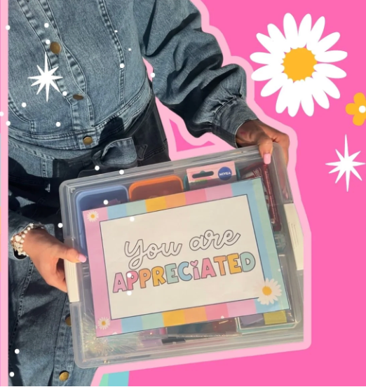 7 Best Teacher Gift Ideas (How to Choose the Perfect Gift for a Fellow Educator)